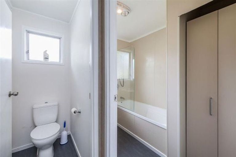 Photo of property in 2/121 Seymour Road, Sunnyvale, Auckland, 0612