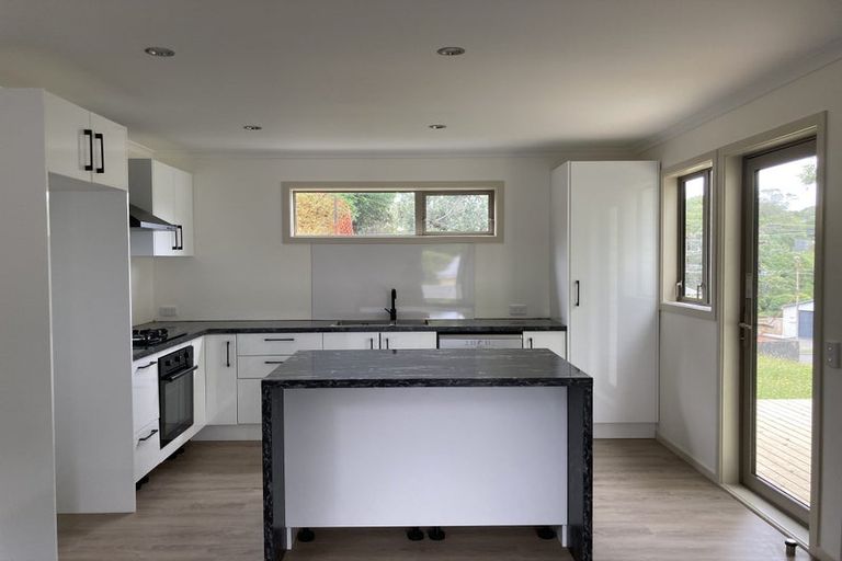 Photo of property in 4 Miles Crescent, Newlands, Wellington, 6037