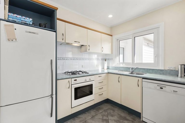 Photo of property in 11 Diane Grove, Paparangi, Wellington, 6037