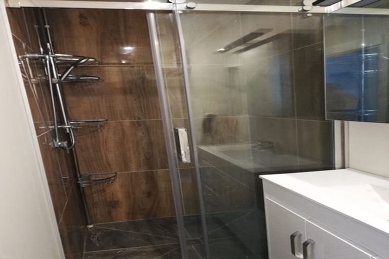 Photo of property in 3 Glen Marine Parade, Glendene, Auckland, 0602