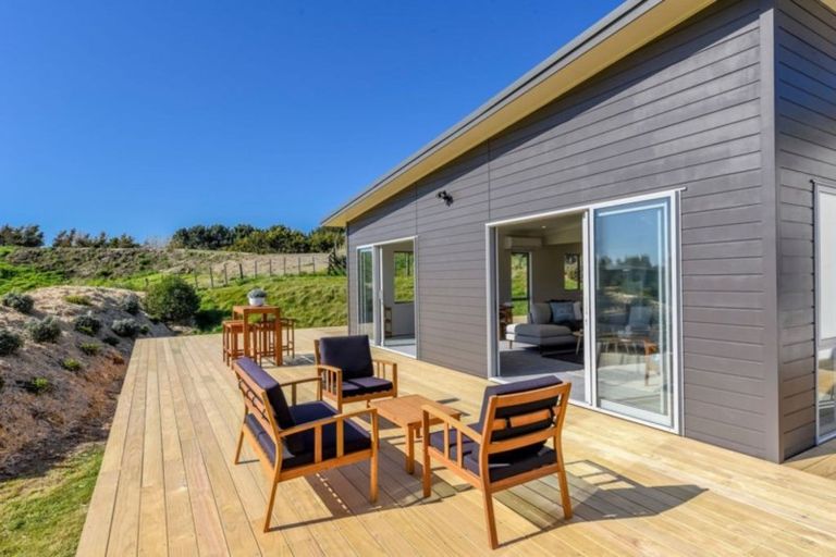 Photo of property in 42a Strathnaver Drive, Waikawa Beach, Manakau, 5573