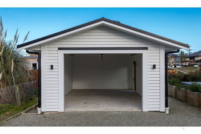 Photo of property in 11 Exeter Street, Waimate, 7924