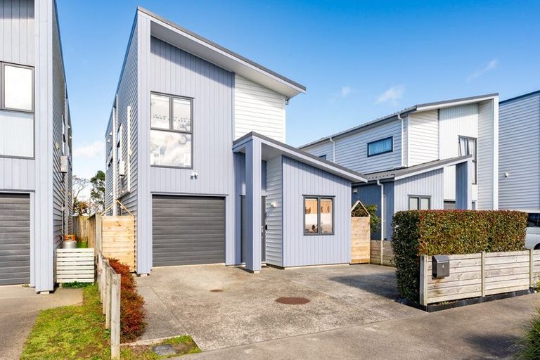 Photo of property in 7 Tapuwae Way, Mangere Bridge, Auckland, 2022