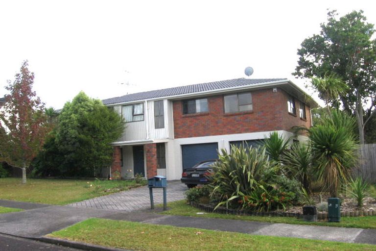 Photo of property in 4 Fitzpatrick Place, Chatswood, Auckland, 0626