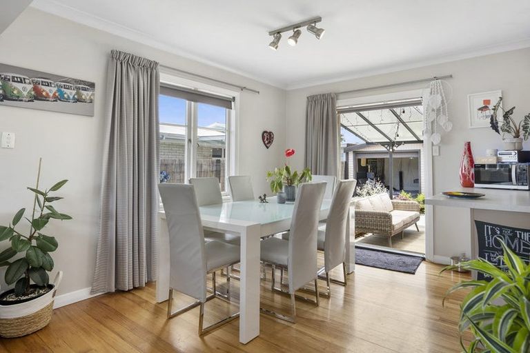 Photo of property in 298 Shakespeare Street, Leamington, Cambridge, 3432