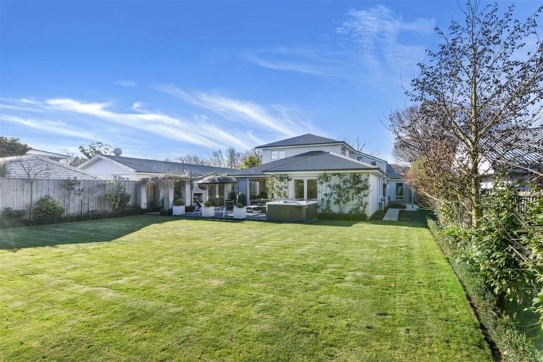 Photo of property in 225 Memorial Avenue, Burnside, Christchurch, 8053