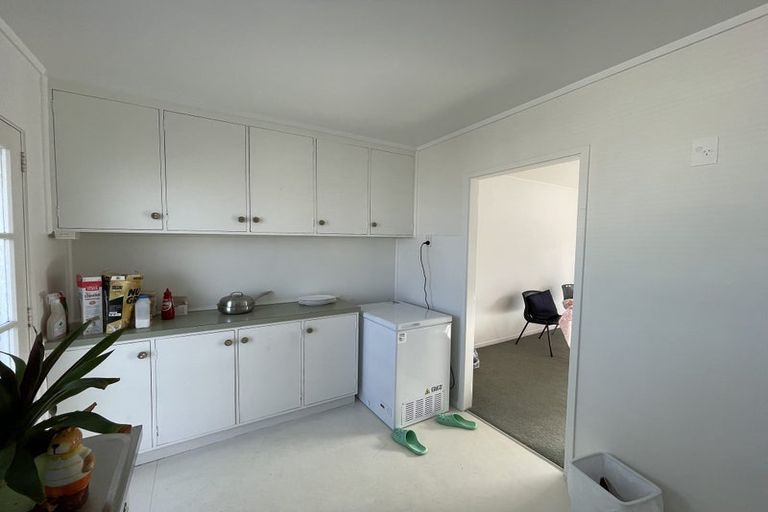 Photo of property in 2/32 Eastern Beach Road, Eastern Beach, Auckland, 2012