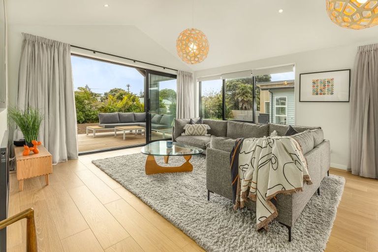 Photo of property in 35 Titoki Road, Waikanae Beach, 5036