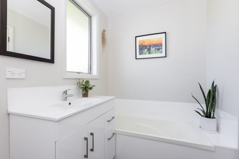 Photo of property in 52 Leicester Avenue, Tamatea, Napier, 4112