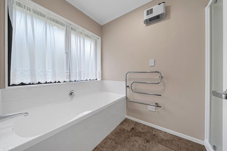 Photo of property in 5b Raukawa Grove, Waiuku, 2123