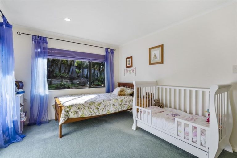 Photo of property in 23 Hogarth Rise, West Harbour, Auckland, 0618
