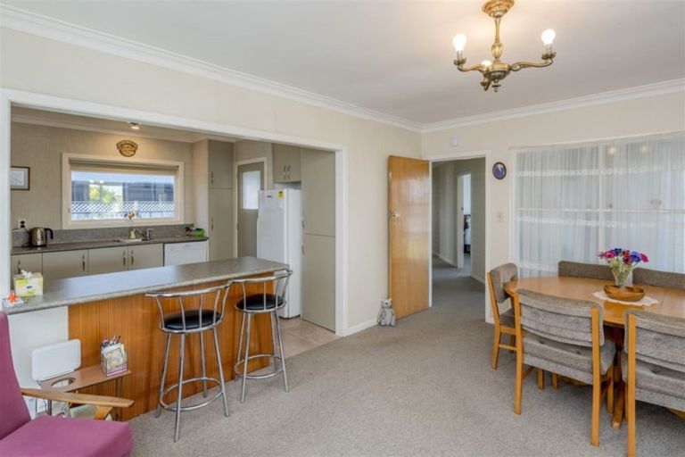 Photo of property in 98 Bartholomew Road, Levin, 5510