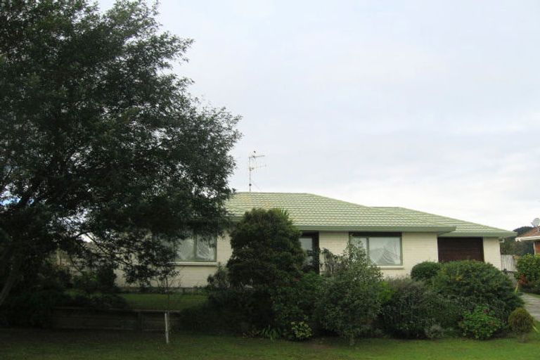 Photo of property in 8a Chilton Drive, Paraparaumu, 5032