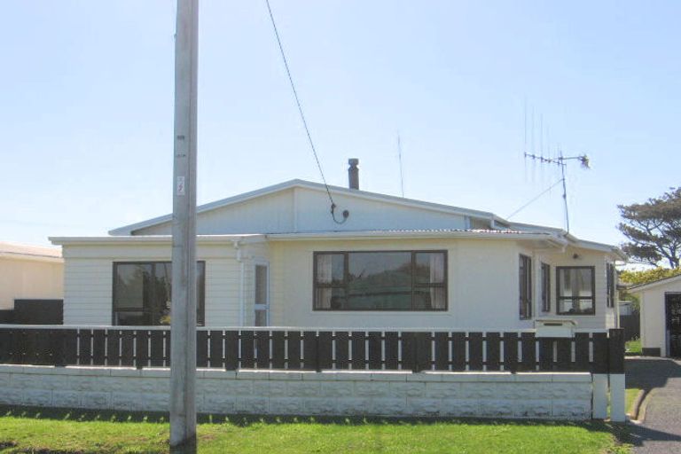Photo of property in 37 Roore Street, Foxton Beach, Foxton, 4815