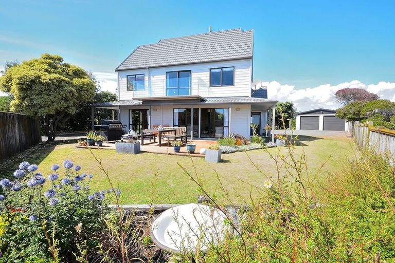 Photo of property in 13 Pine Ridge Terrace, Waikanae Beach, Waikanae, 5036