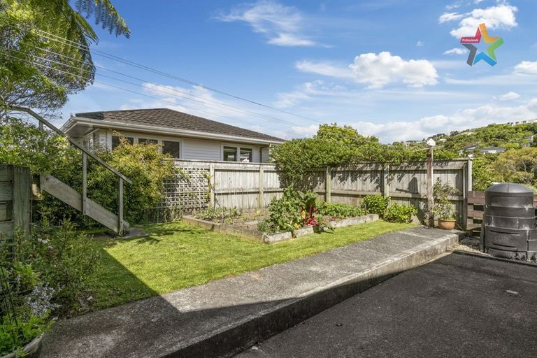 Photo of property in 7 Pekanga Road, Normandale, Lower Hutt, 5010