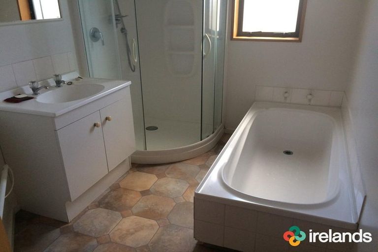 Photo of property in 17a Wittys Road, Avonhead, Christchurch, 8042