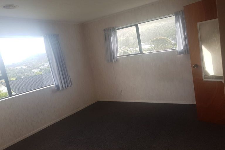 Photo of property in 79 Victory Crescent, Tawa, Wellington, 5028