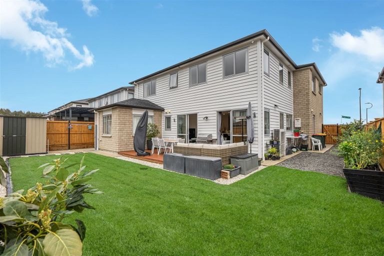 Photo of property in 20 Drumbuoy Drive, Flat Bush, Auckland, 2019