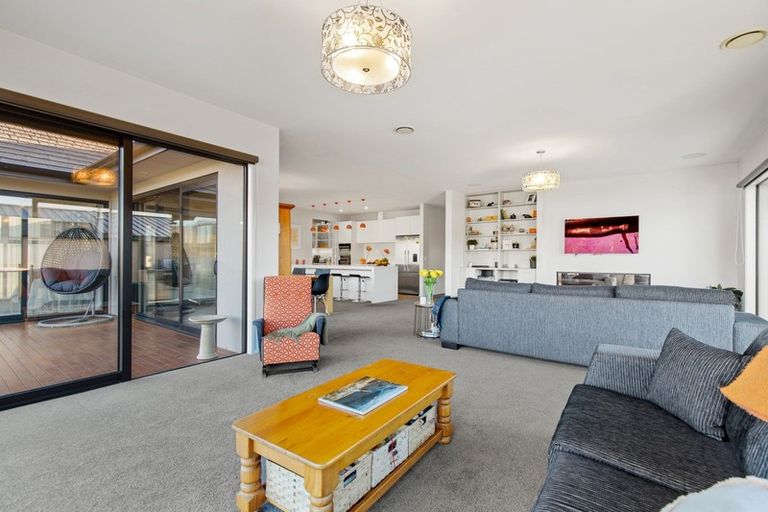 Photo of property in 28 De Bettencor Place, Mount Pisa, Cromwell, 9383