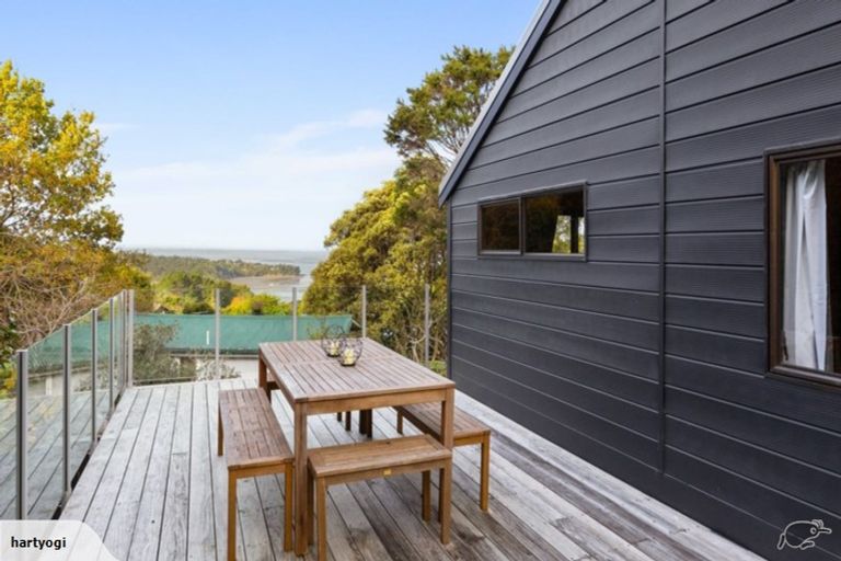 Photo of property in 52 Rauhuia Crescent, Parau, Auckland, 0604