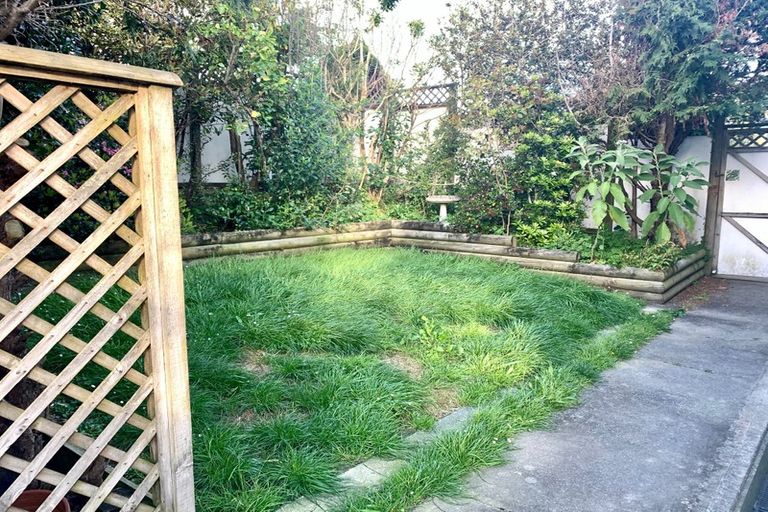 Photo of property in 1024 East Coast Road, Fairview Heights, Auckland, 0630