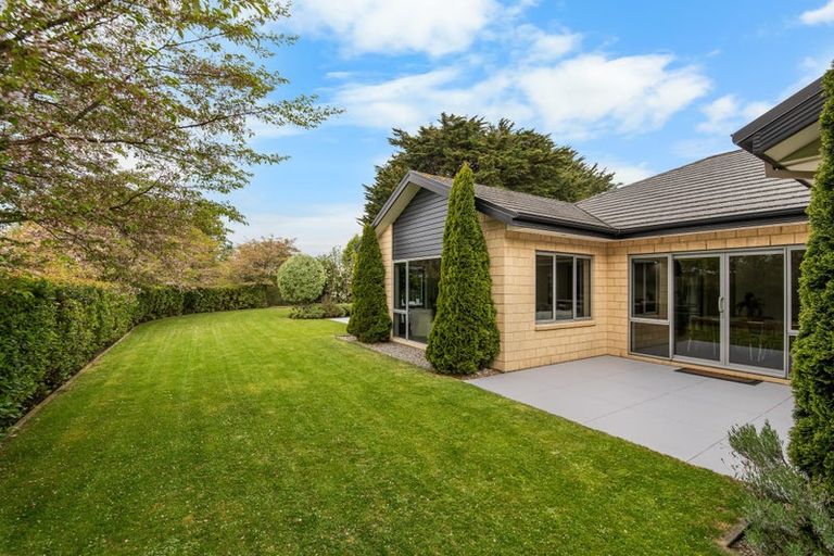 Photo of property in 100 Mcmahon Drive, Aidanfield, Christchurch, 8025