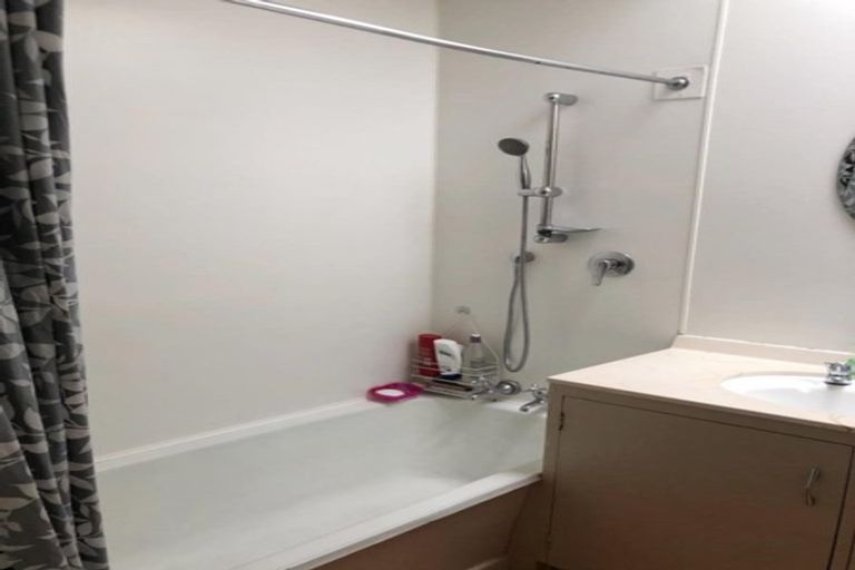 Photo of property in 26 Netherlands Avenue, Kelston, Auckland, 0602