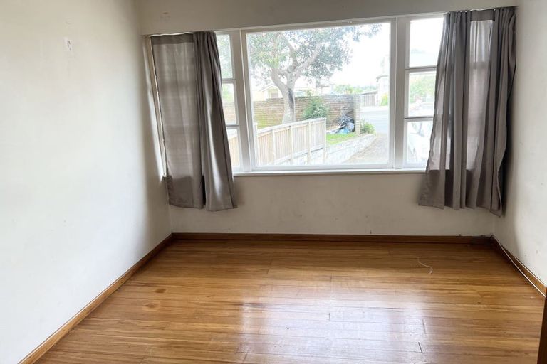 Photo of property in 3179 Great North Road, New Lynn, Auckland, 0600