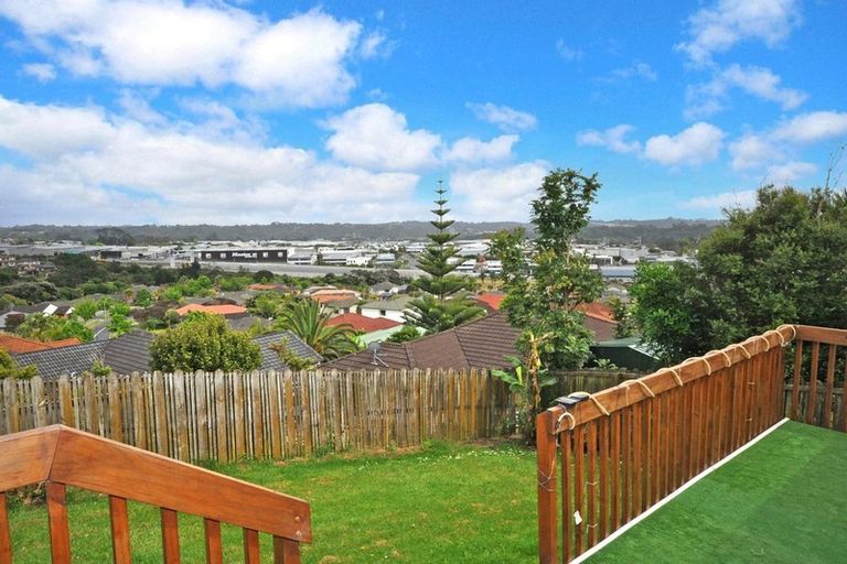 Photo of property in 5 Lorikeet Place, Unsworth Heights, Auckland, 0632