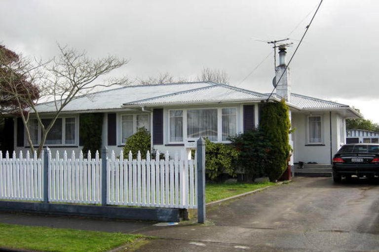 Photo of property in 52 Fergusson Street, Solway, Masterton, 5810