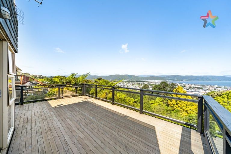 Photo of property in 2 Stanhope Grove, Korokoro, Lower Hutt, 5012