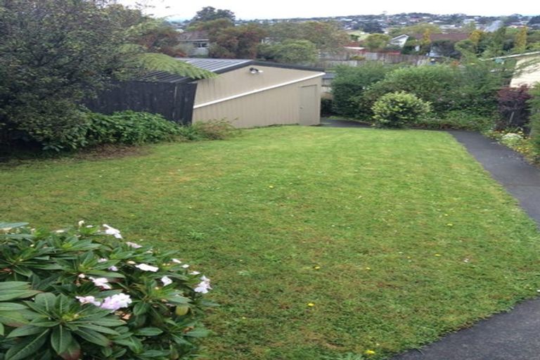 Photo of property in 14 Buisson Glade, West Harbour, Auckland, 0618