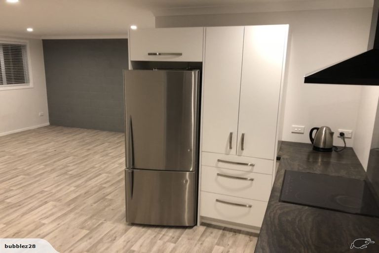 Photo of property in 5 Ngatoa Place, Glenfield, Auckland, 0629