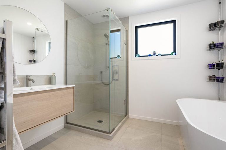 Photo of property in 5 Pinnacles Lane, Pauanui, 3579