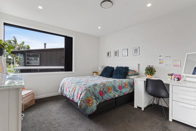 Photo of property in 32 Tindalls Bay Road, Tindalls Beach, Whangaparaoa, 0930