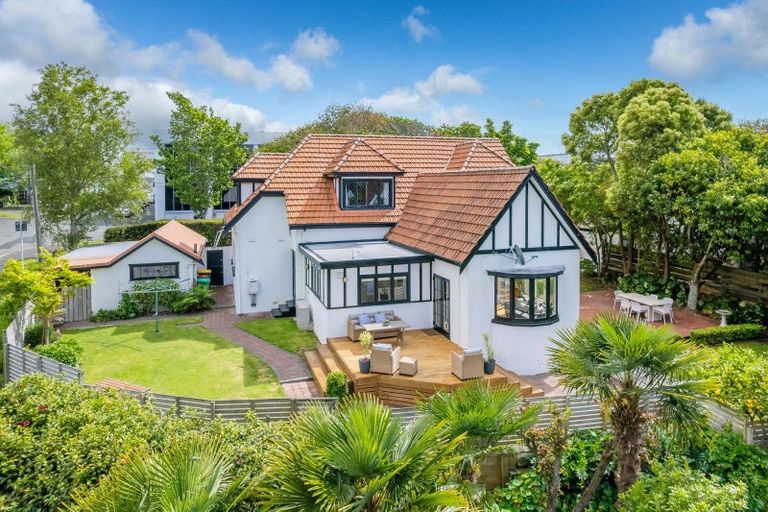 Photo of property in 2 Clifton Road, Hamilton Central, Hamilton, 3204