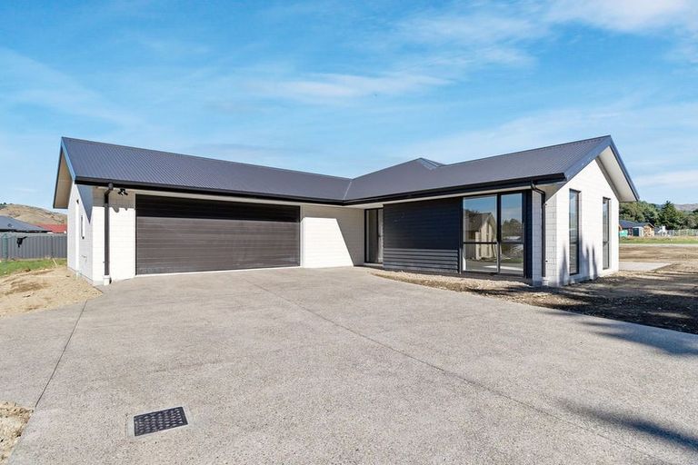Photo of property in 16 Hillary Street, Waimate, 7924