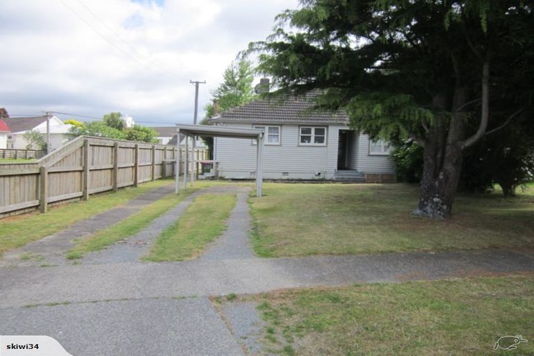 Photo of property in 35 Atiawa Crescent, Waiwhetu, Lower Hutt, 5010