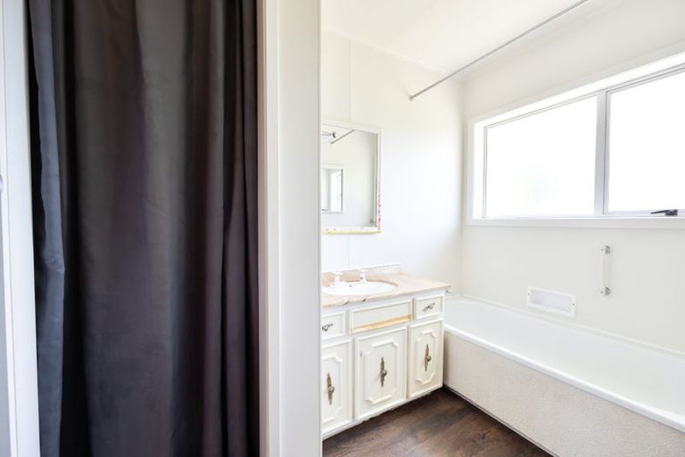 Photo of property in 6b Sandleigh Road, Hamilton Lake, Hamilton, 3204