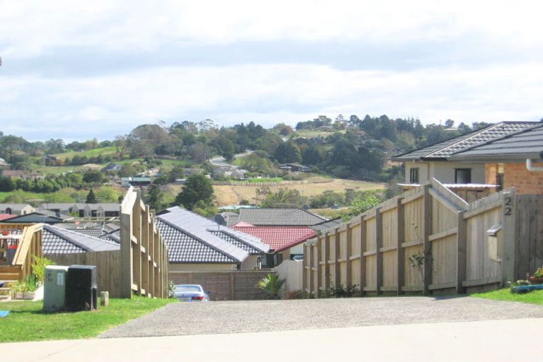 Photo of property in 22 Nimstedt Avenue, Oteha, Auckland, 0632