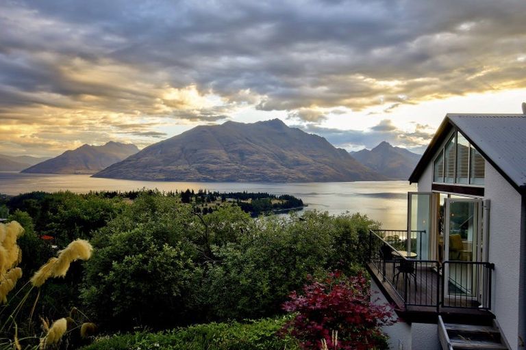 Photo of property in 7b Manchester Place, Queenstown, 9300