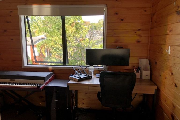 Photo of property in 42a Matipo Road, Mairangi Bay, Auckland, 0630