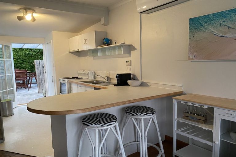 Photo of property in 43 Surf Road, Stanmore Bay, Whangaparaoa, 0932