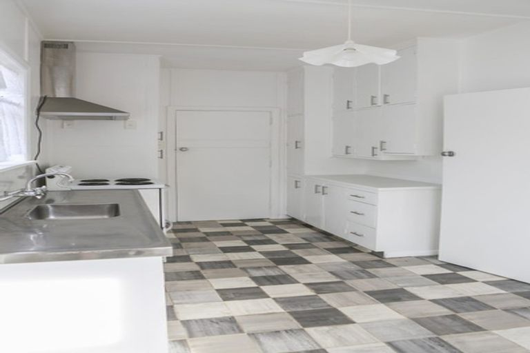 Photo of property in 92 Naenae Road, Naenae, Lower Hutt, 5011