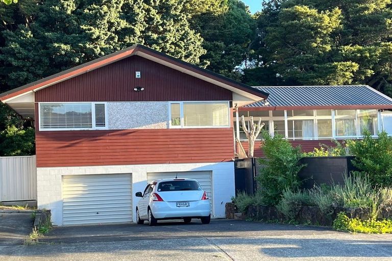 Photo of property in 27 Walpole Avenue, Hillpark, Auckland, 2102