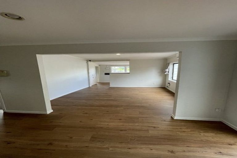 Photo of property in 16 Savoy Road, Glen Eden, Auckland, 0602