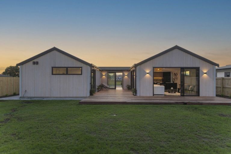 Photo of property in 3 Makakahi Street, Lytton West, 4071