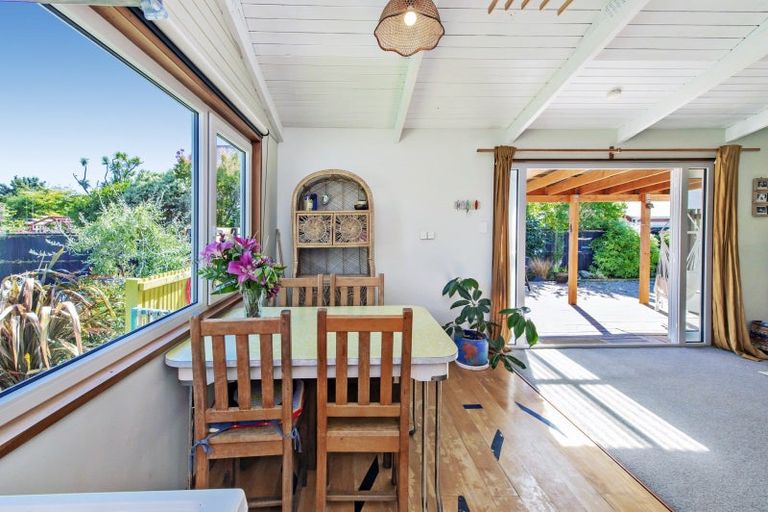 Photo of property in 16 Ensors Place, Waikuku Beach, 7402