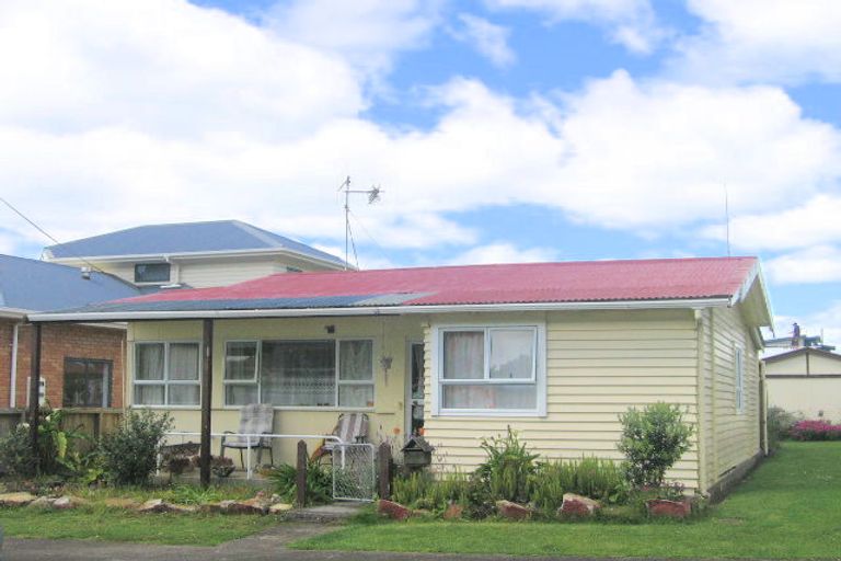 Photo of property in 17 Seaview Road, Waihi Beach, 3611